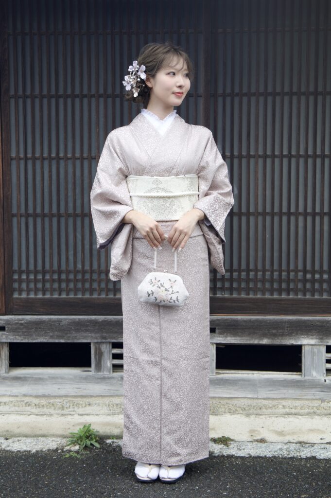 落ち着いた着物で散策